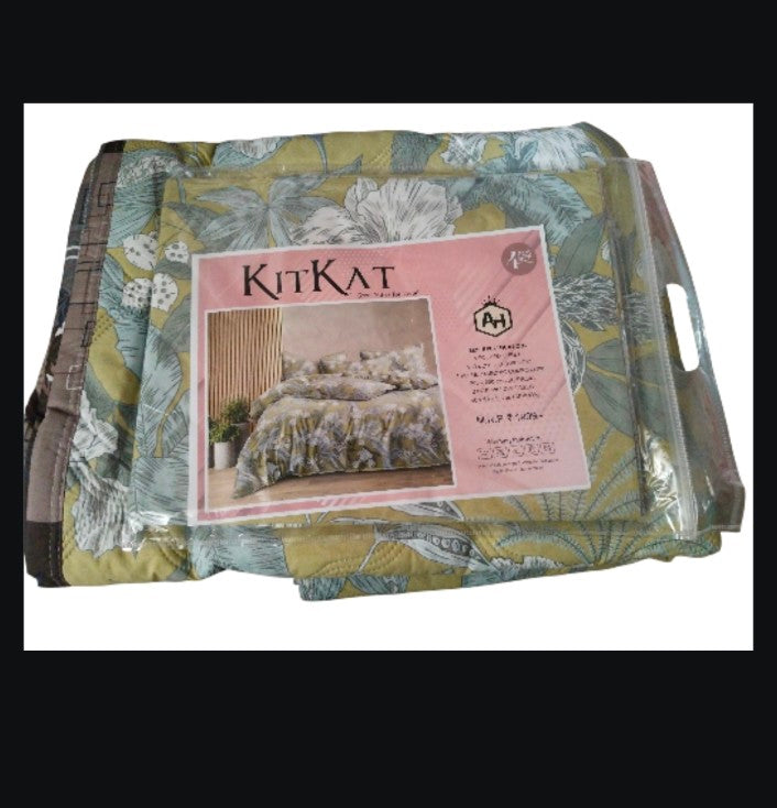 4 PCS KITKAT COMFERTER SET